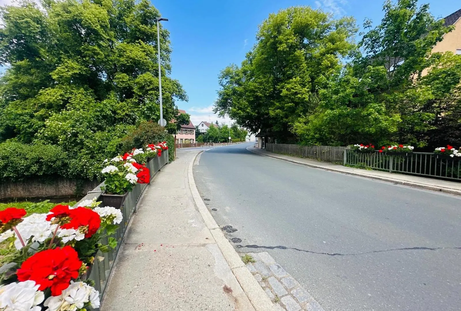 Frankenherz-Apartments - Premium Wohnung Mit Terrasse & Zwei Schlafzimmern, Nahe Playmobil-Funpark, Self-Check-In Grosshabersdorf