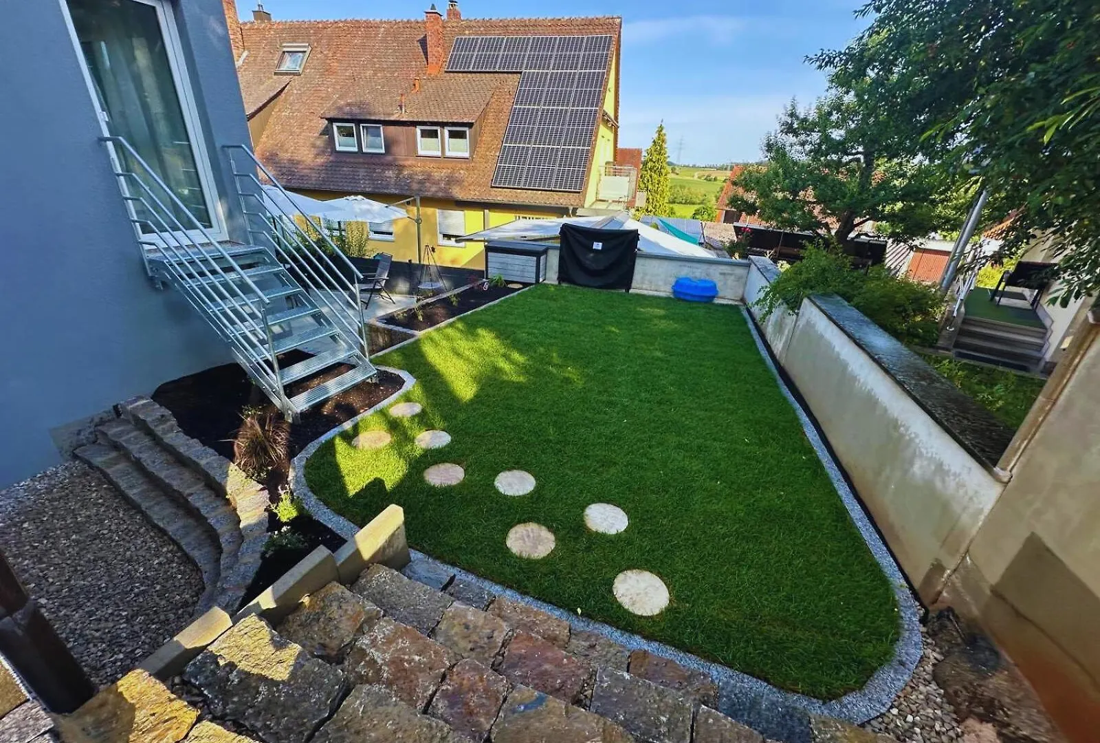 Frankenherz-Apartments - Premium Wohnung Mit Terrasse & Zwei Schlafzimmern, Nahe Playmobil-Funpark, Self-Check-In Grosshabersdorf 0*,  Duitsland